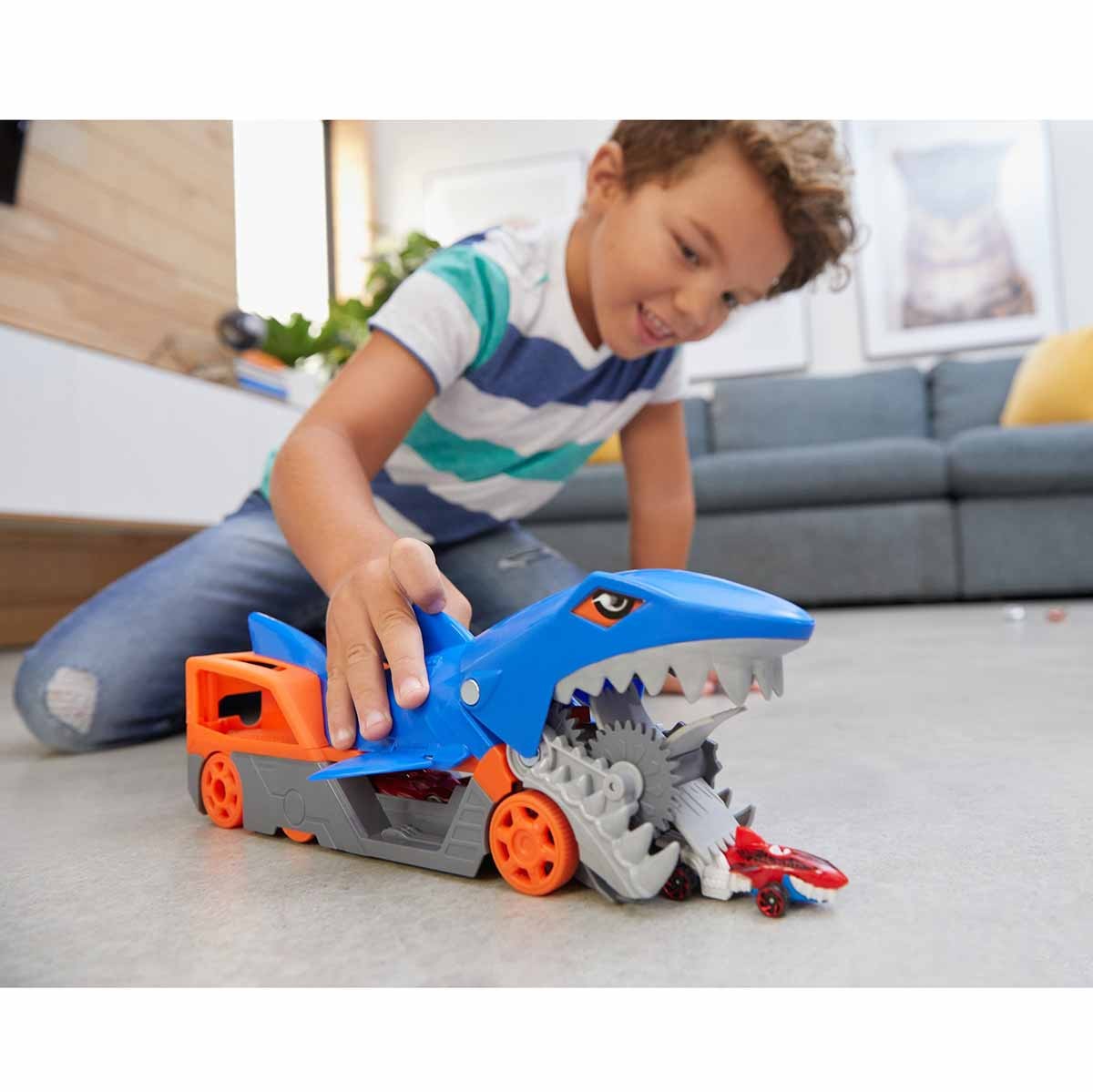 Hot Wheels Köpek Balığı Taşıyıcı GVG36